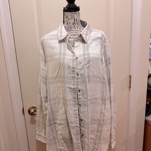 Jachs Girlfriend like new gray white long sleeved button down flannel top blouse